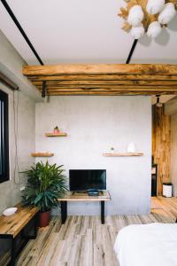Phòng Giường Đôi Nhìn Ra Núi (Double Room with Mountain View)