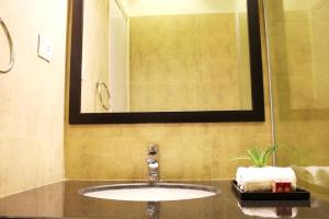 Deluxe Double Room room in Rosewood Hotel Lahore