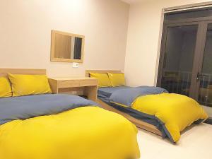Phòng Hai Giường Đơn Loại Sang (Deluxe Twin Room)