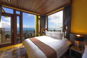 Phòng Gia Đình Nhìn Ra Biển (Family Room with Sea View)