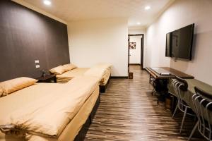 Phòng Cổ Điển Cho 4 Người (Classic Quadruple Room)