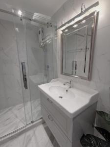 Deluxe giường đôi có ban công (Deluxe Double with Balcony)