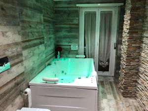 Suite with Spa Bath room in Caos Calmo