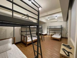 Phòng ngủ Tập thể 8 Giường cho cả Nam và Nữ (8-Bed Mixed Dormitory Room)