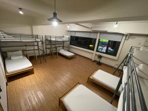 Phòng ngủ Tập thể 8 Giường cho cả Nam và Nữ (8-Bed Mixed Dormitory Room)