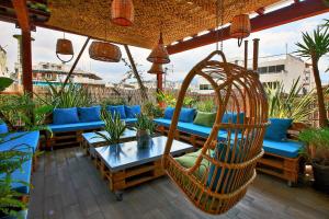 Apartment room in Chic Studio With Rooftop Lounge Walk To Acropolis