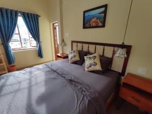 Phòng Giường Đôi Nhìn Ra Núi (Double Room with Mountain View)