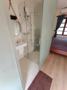Phòng Giường Đôi Hạng Bình Dân (Budget Double Room)
