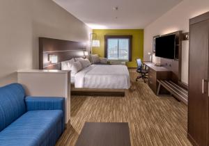 King Suite room in Holiday Inn Express Hotel & Suites Minden, an IHG Hotel