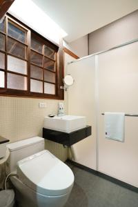 Phòng Giường Đôi Có Phòng Tắm Riêng (Double Room with Private Bathroom)