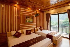 Phòng 4 người Nhìn ra cảnh Núi non (Quadruple Room with Mountain View)