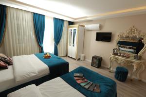 Standard Triple Room room in ConstantinopolisHotel
