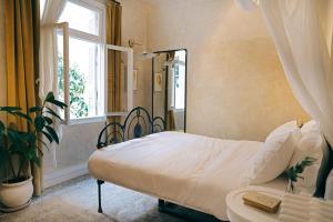 Junior Suite with Balcony room in Shila Athens