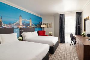 Club Twin Room room in Millennium Gloucester Hotel London