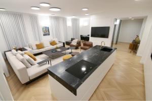 Deluxe Apartment room in JTower - Isrentals