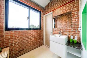 Nhà 3 Phòng Ngủ (Three-Bedroom House)