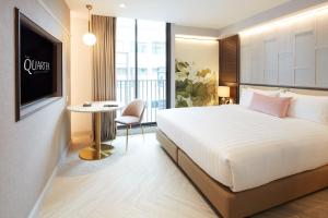 Superior King  room in The Quarter Ploenchit by UHG