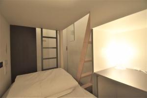 Phòng 2 Giường Đơn Có Phòng Tắm Chung (Twin Room with Shared Bathroom)