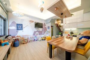 Phòng gia đình với phòng tắm riêng. (Family Room with Private Bathroom)