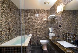 Phòng Deluxe 4 người (Deluxe Quadruple Room)