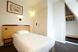 Single Room room in Campanile Paris 15 - Tour Eiffel