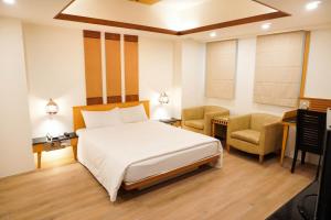Suite Sang trọng (Luxurious Suite)