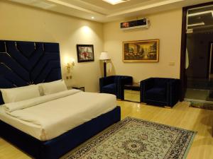Deluxe Double Room room in Royal Mansion Hotel