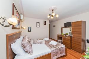 Double Room room in Lamp Hotel