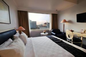 Phòng Club nhìn ra cảnh Thành phố
(Club Room with City View)