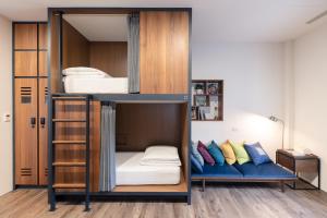 Giường Trong Phòng Ngủ Tập Thể Nữ 6 Giường (Bed in 6-Bed Female Dormitory Room)