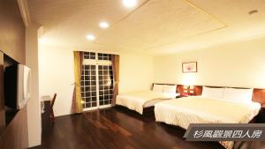 Phòng 4 người Nhìn ra cảnh Núi non (Quadruple Room with Mountain View)