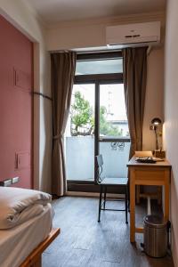 Phòng giường đơn có phòng tắm chung (Single Room with Shared Bathroom)