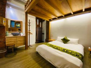 Nhà Nhỏ Hai Phòng Ngủ (Two-Bedroom Cottage)