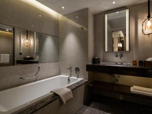 Phòng Gia Đình Tinh Trí (Delicate Family Room)