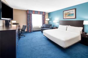 King Room - Disability Access/Non-Smoking room in Holiday Inn Express & Suites Miami Kendall, an IHG Hotel