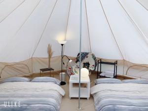 Lều (4 người lớn) (Tent (4 Adults))
