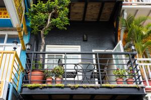 Phòng cho 4 Người Nhìn ra Đường phố (Quadruple Room with Street View)