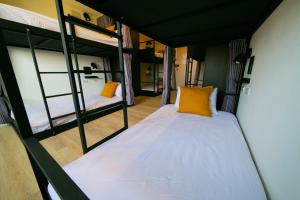 Phòng Tập Thể 8 Giường Cả Nam và Nữ (8-Bed Mixed Dormitory Room)