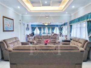Biệt Thự Nhìn Ra Vườn (Villa with Garden View)