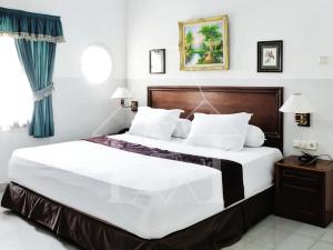 Biệt Thự Nhìn Ra Vườn (Villa with Garden View)