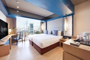 Deluxe Twin Room with City View room in The Quarter Hualamphong by UHG