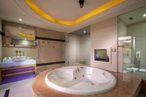 Phòng Loại Sang Giường Lớn (Deluxe King Room)