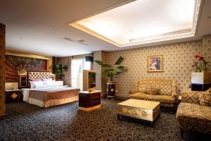 Phòng Loại Sang Giường Lớn (Deluxe King Room)