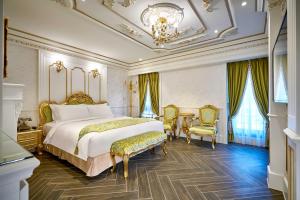 Phòng Giường Đôi Nhìn Ra Núi (Double Room with Mountain View)
