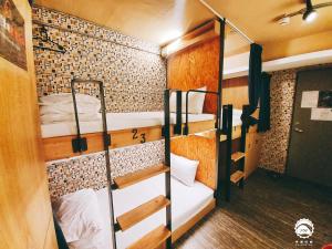 Giường Tầng Trong Phòng Ngủ Tập Thể Cho Nam Và Nữ (Bunk Bed in Mixed Dormitory Room)