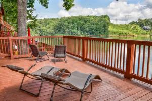 Lake Keowee Family Townhome on the Waterfront in Cullowhee