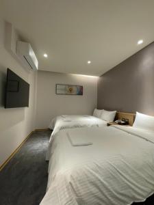 Phòng dành cho 4 Khách không có Cửa sổ (Quadruple Room without Window)