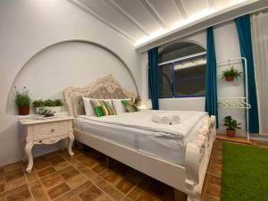 Phòng Giường Đôi Lớn Loại Sang (Deluxe Queen Room)