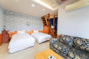 Phòng Gia Đình Hướng Vườn (Family Room Garden View)