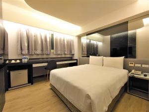 Phòng Đôi – Nhận Phòng Sau 09:00 Tối (Double Room - Check-In After 09:00 PM)